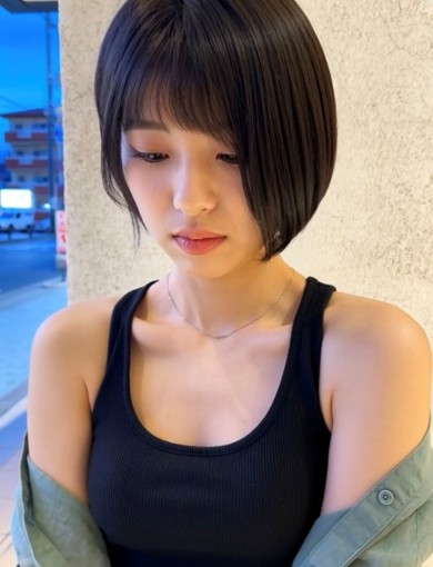 ショートボブ/黒髪/シースルーバング/20代